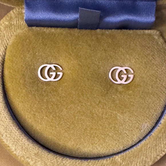 18k Gold GUCCI Double-G Stud Earrings - Picture 3 of 9